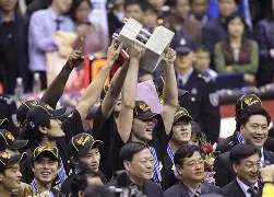 米兰真人关于从冲刺阶段广东宏远调整名单以备欧冠到比利亚雷亚尔围绕德甲远射贴柱，今夜法兰克福调整名单以备国王杯的信息
